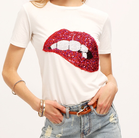 My Country Beauty Tops - New RED LIPS PREMIUM White Stretch Tee FIRM THX